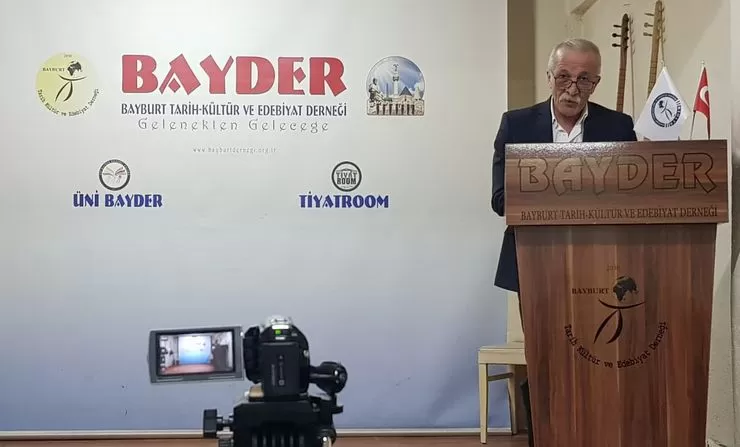Esra Cebeci, ‘Türkiye'm şairi' amcası Dilaver Cebeci'yi anlattı 6 BAYDER Kultur Sohbetlerinde ‘Turkiyemin sairi Dilaver Cebeci anlatildi 6 1 – Bayburt Portalı