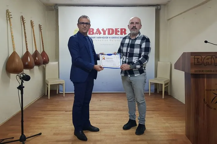 Fırat Kızıltuğ, BAYDER'de anıldı 1 BAYDER Kultur Sohbetlerinde Firat Kiziltug anildi 2 – Bayburt Portalı